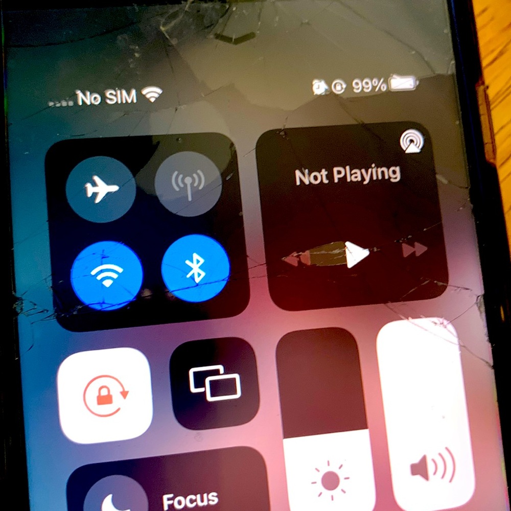 IPhone 8 little broken screen but works well